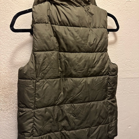 Vest in very good condition. Good for this time of the year. - Picture 2 of 2